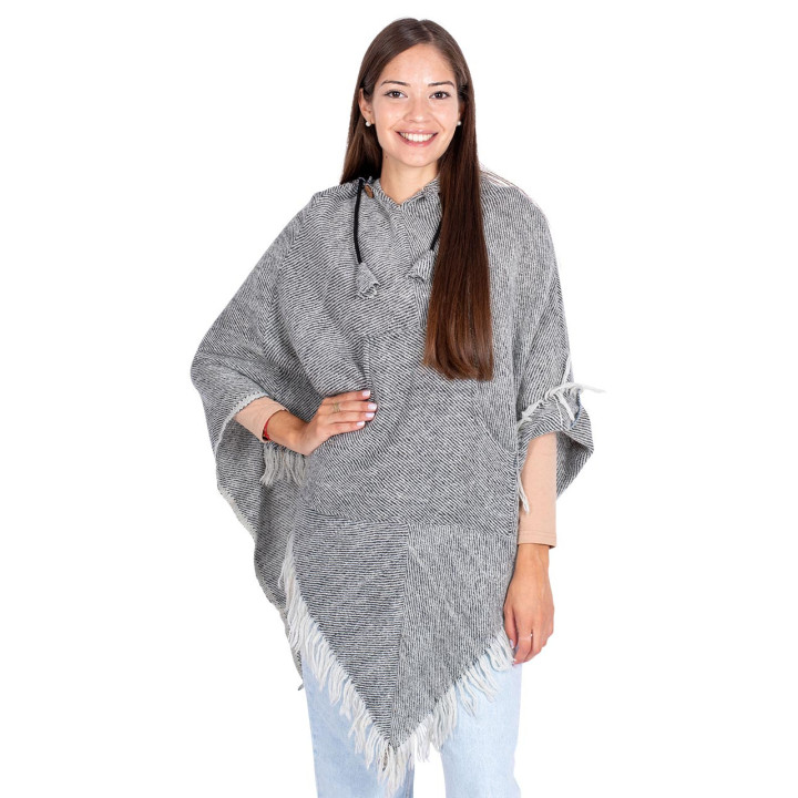 MPK0005G - Poncho com Franjas Cinza