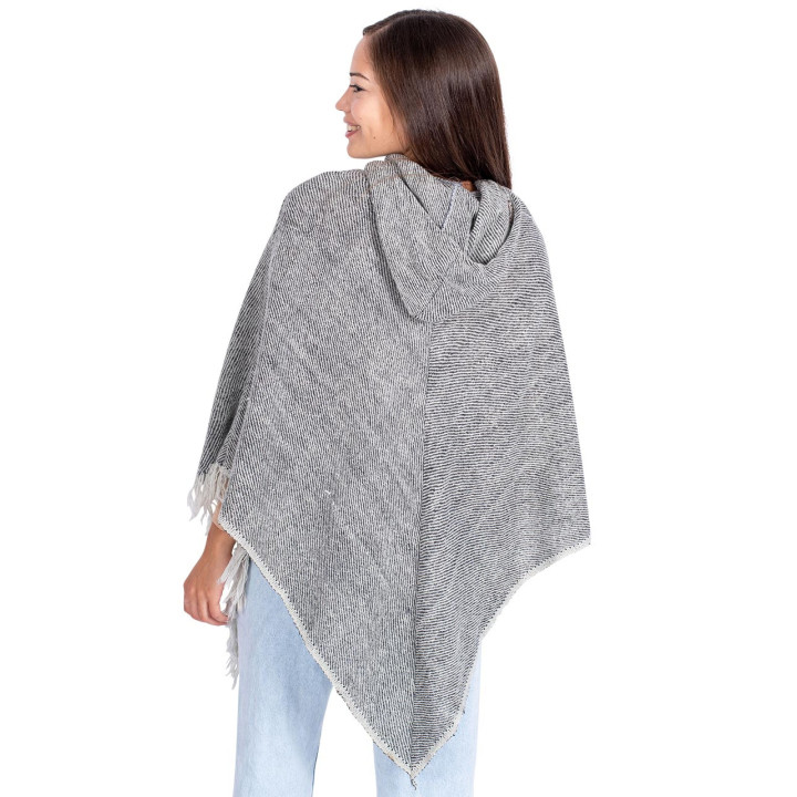 MPK0005G - Poncho com Franjas Cinza