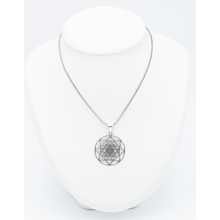 SDJ0012 - Carved Pendant