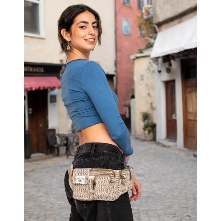 BRÑ0503 - Borsa a marsupio in canapa autentica e versatile: artigianato indiano, tasche multiple e regolabile