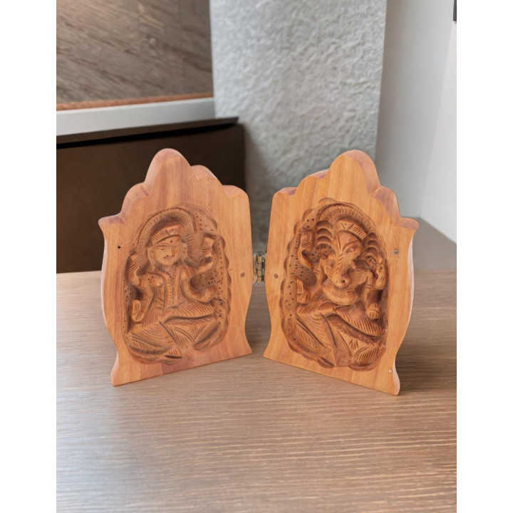 TST0701 - Estatua Mano de Hamsa con Ganesha y Lakshmi