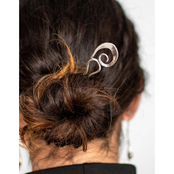 CAP0015 - Pic à cheveux argenté avec détails sculptés à la main – Kimago